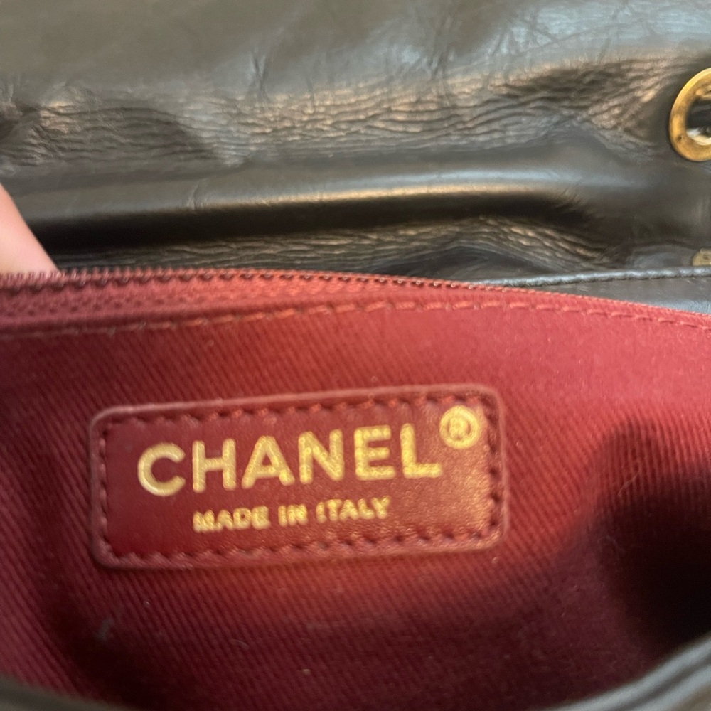 Chanel Black Quilted Calfskin Shoulder Bag - Picture 4 of 10